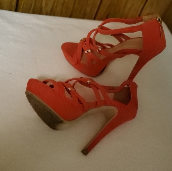 Shoes sizes 5.5 to 6.0 - Picture 2 of 8